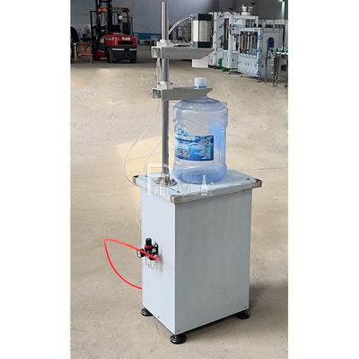 Automatische Plastikflasche 3 Gallone 5 Gallone 20 Liter-Tafelwasser-mit einer Kappe bedeckende Maschinenausrüstung für Gallonen-Füllmaschine fournisseur