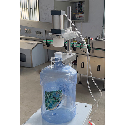 Automatische Plastikflasche 3 Gallone 5 Gallone 20 Liter-Tafelwasser-mit einer Kappe bedeckende Maschinenausrüstung für Gallonen-Füllmaschine fournisseur