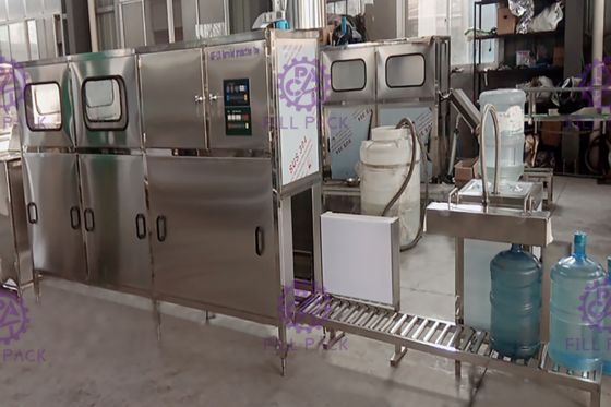Eine Straße 120 BPH 5 Gallonen-Wasser-Füllmaschine fournisseur