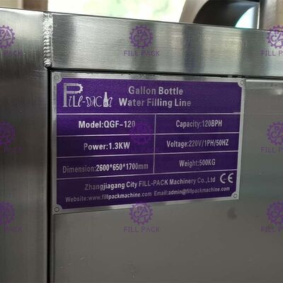 3.4*0.78*1.95m 3 in 1 120 BPH-Gallonen-füllender Linie fournisseur