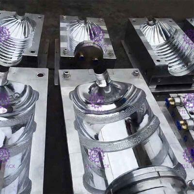 Eine Plastikflaschen-Produktionsmaschine der Heizungs-120BPH fournisseur