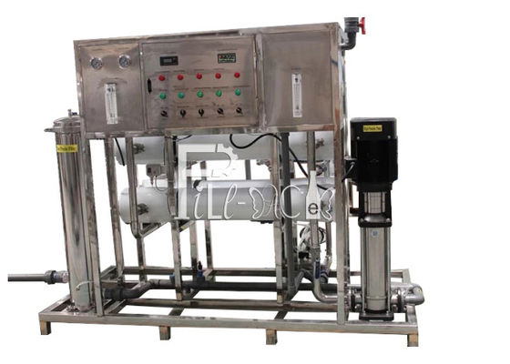 Flasche, die Wasserbehandlungs-Maschine der Umkehr-Osmose-5TPH füllt fournisseur