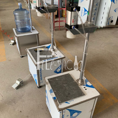 Automatische Handbuch-Haustier-Flaschen-mit einer Kappe bedeckende Maschine Gallone Plc 450mm fournisseur