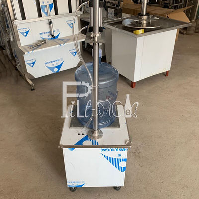 Automatische Handbuch-Haustier-Flaschen-mit einer Kappe bedeckende Maschine Gallone Plc 450mm fournisseur