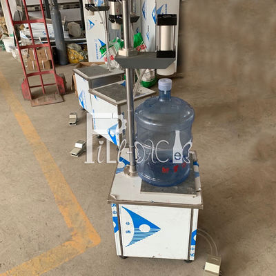 Automatische Handbuch-Haustier-Flaschen-mit einer Kappe bedeckende Maschine Gallone Plc 450mm fournisseur