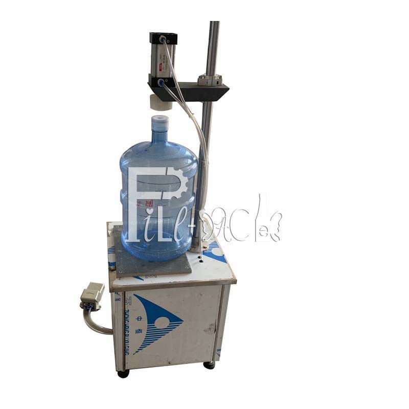 Automatische Handbuch-Haustier-Flaschen-mit einer Kappe bedeckende Maschine Gallone Plc 450mm fournisseur